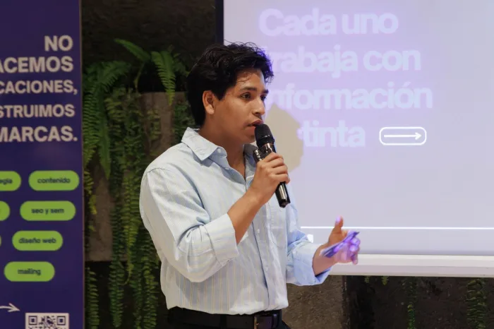 Invitados y equipo de TOTEM en el workshop De hacer marketing a crear marcas