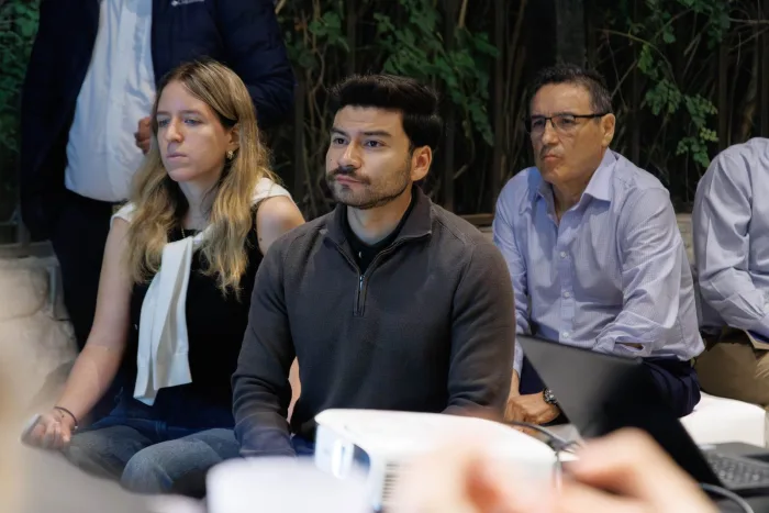 Invitados y equipo de TOTEM en el workshop De hacer marketing a crear marcas