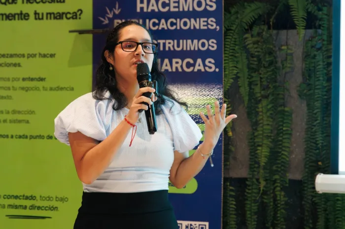 Invitados y equipo de TOTEM en el workshop De hacer marketing a crear marcas