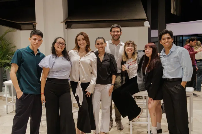 Invitados y equipo de TOTEM en el workshop De hacer marketing a crear marcas