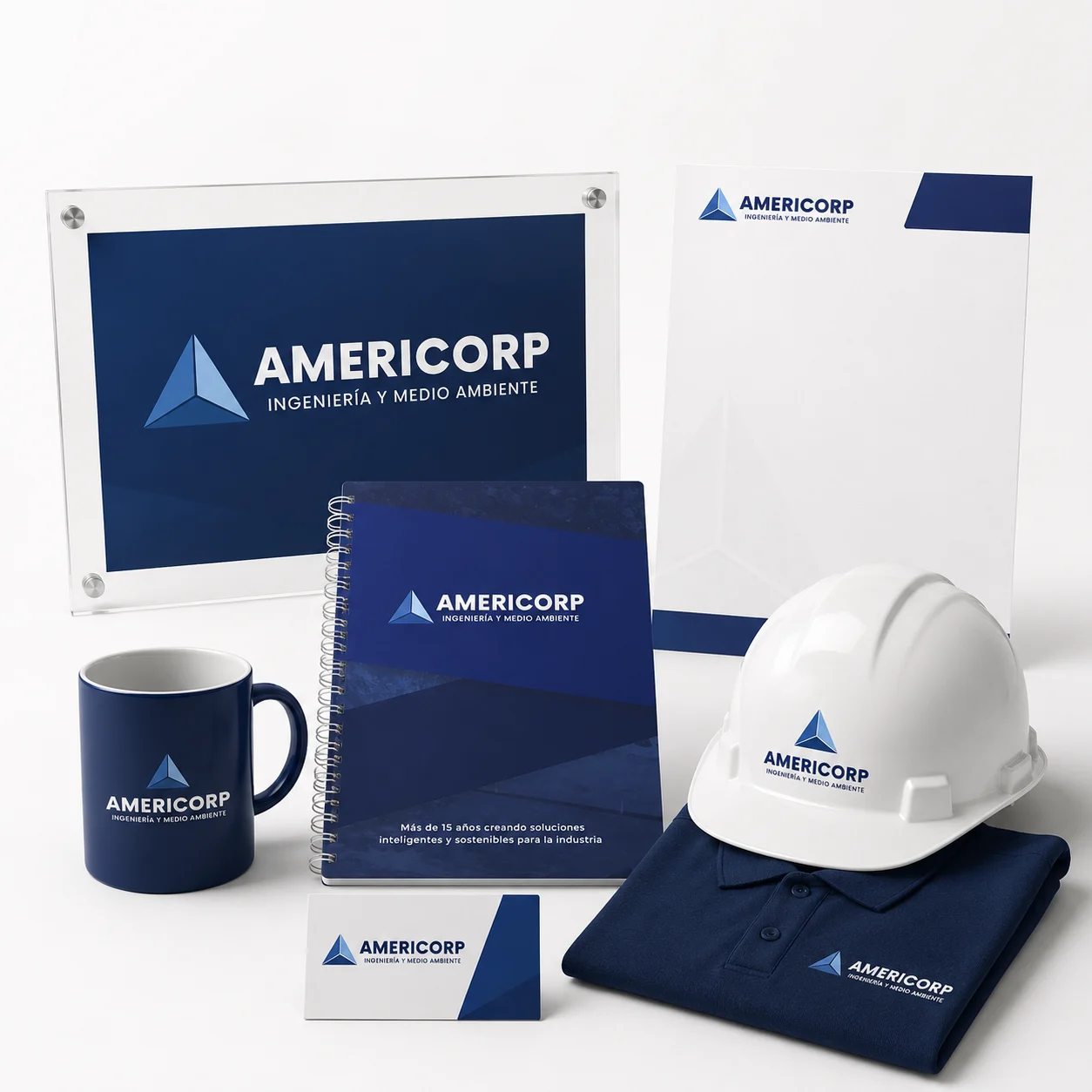 Sistema de identidad de Americorp aplicado en placa corporativa, papelería, cuaderno, taza, casco de seguridad, polo y tarjetas de presentación