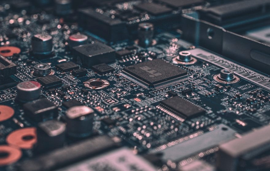 Placa de circuito electrónico en detalle. Branding para empresas de tecnología e IT